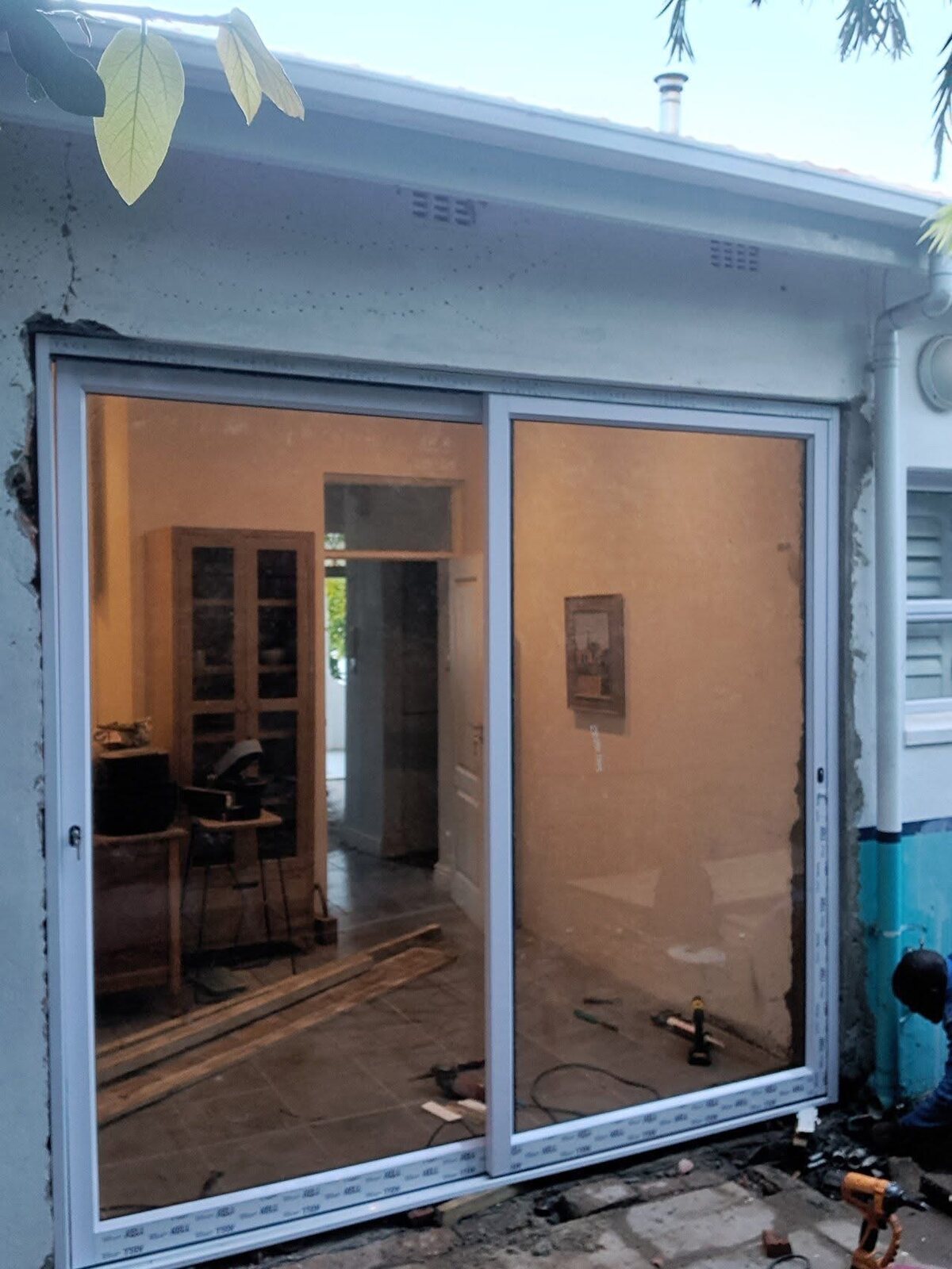 Aluminium sliding door fitted to a home